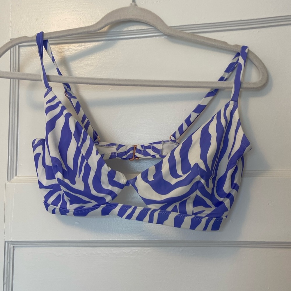 Shade shore bikini top, size 36D.